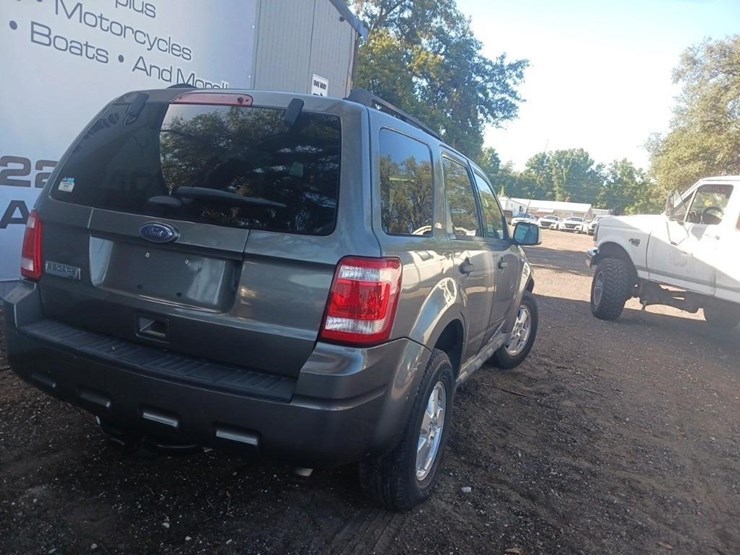2011-ford-escape-image-8