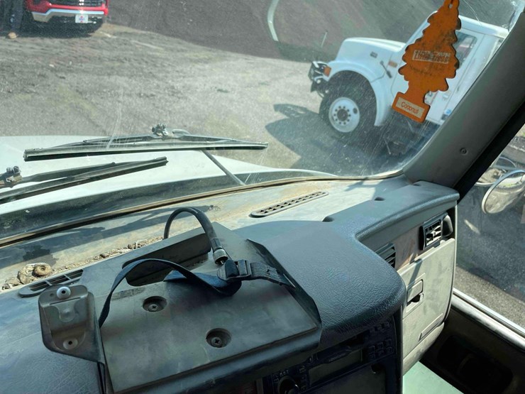 2004-kenworth-t300-single-axle-dump-truck-image-64