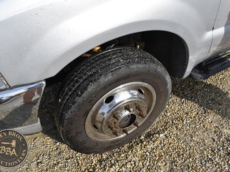 2003-ford-f550-image-27