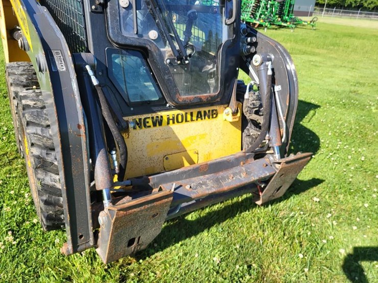 2014-new-holland-l216-image-8
