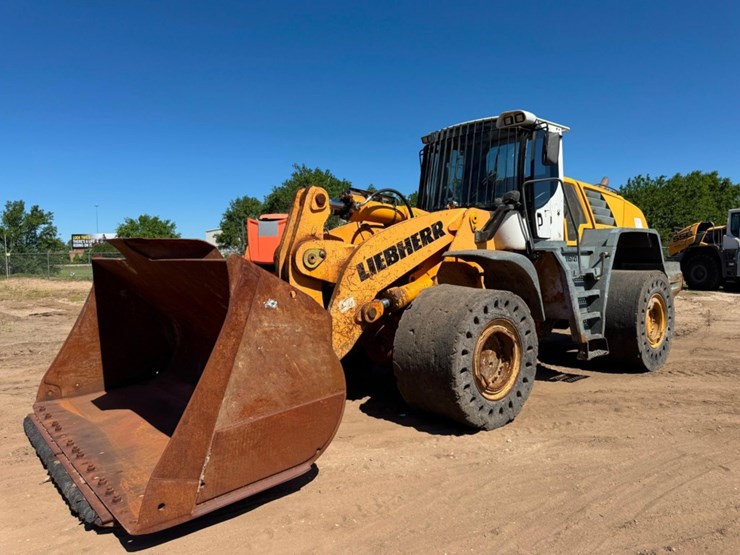 2011-liebherr-l586-image-1