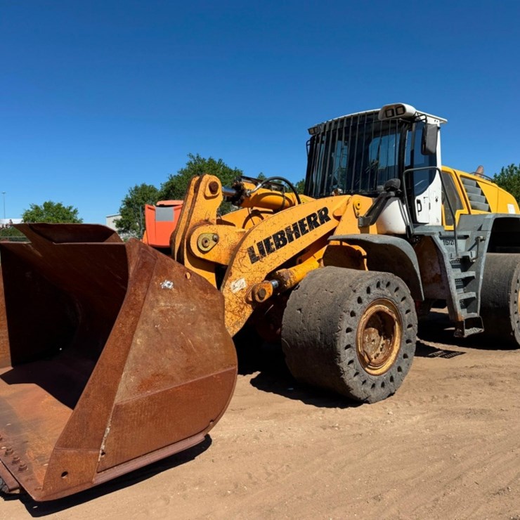 2011 LIEBHERR L586
