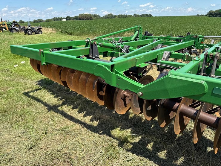 john-deere-2310-image-22