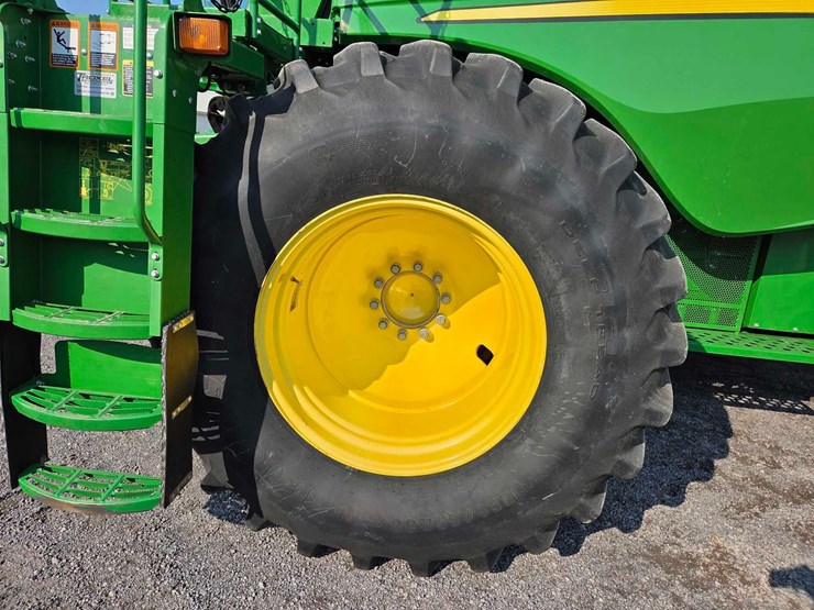 2015-john-deere-s680-image-21