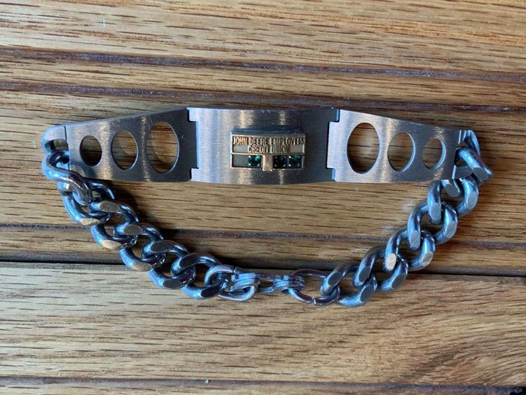 john-deere-employees-credit-union-bracelet-image-1