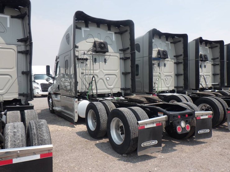 2024-freightliner-cascadia-126-image-11