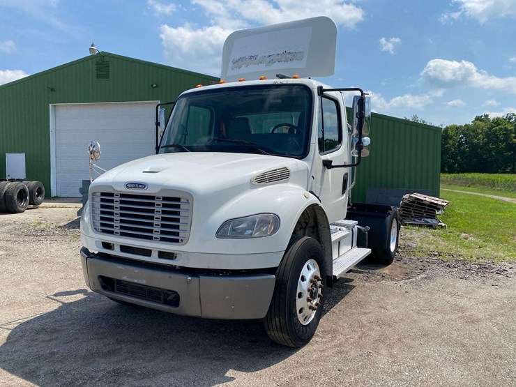 2014-freightliner-m2-image-2