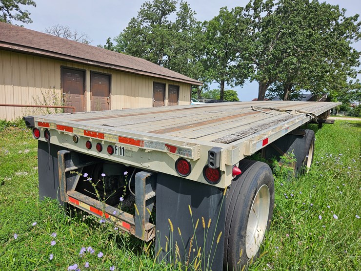 2005-utility-48'-x-102"-image-12