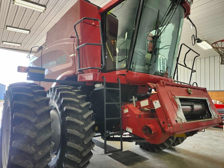 2009-case-ih-6088-image-16