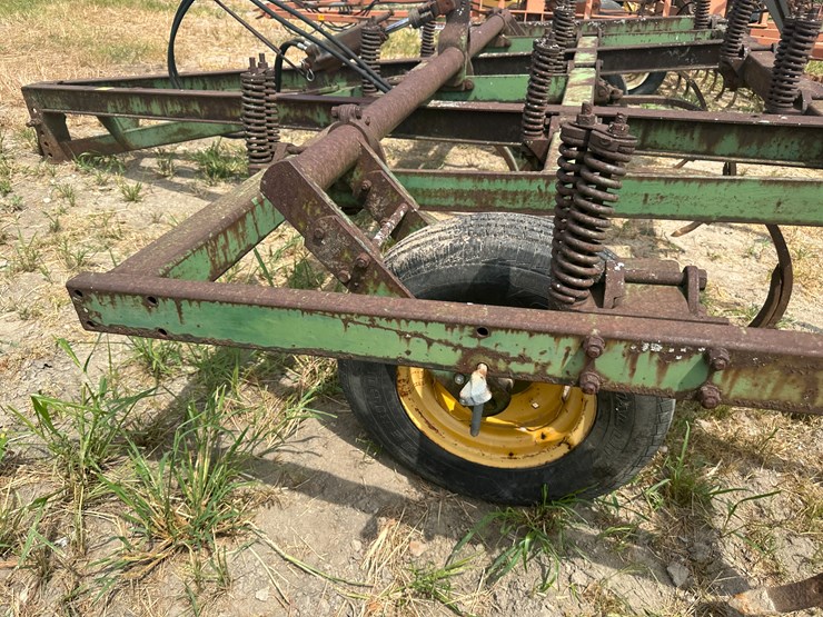 john-deere-100-image-19