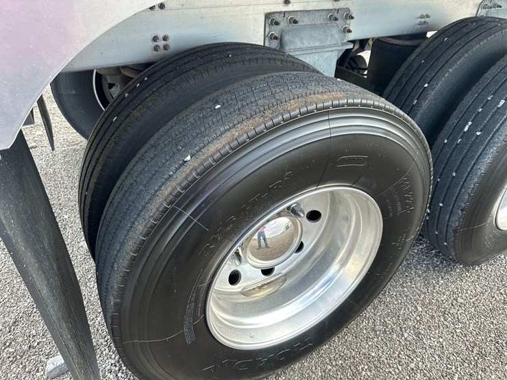 2022-40'-eby-grain-trailer-image-10