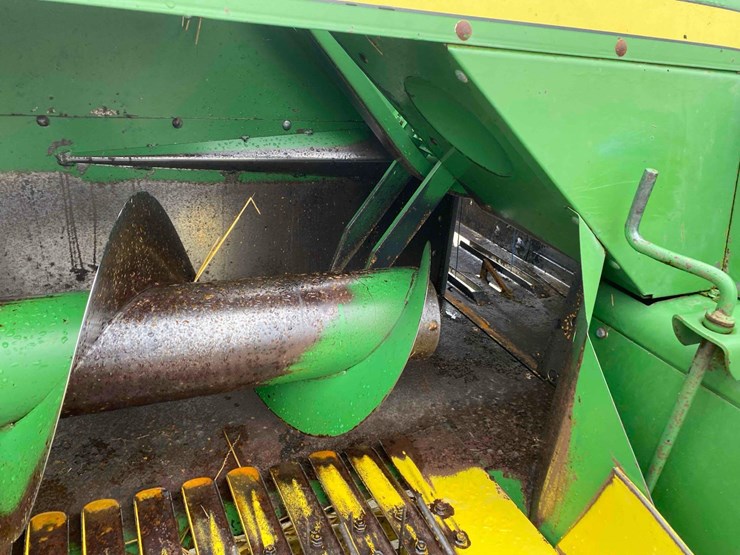 john-deere-336-baler-image-10