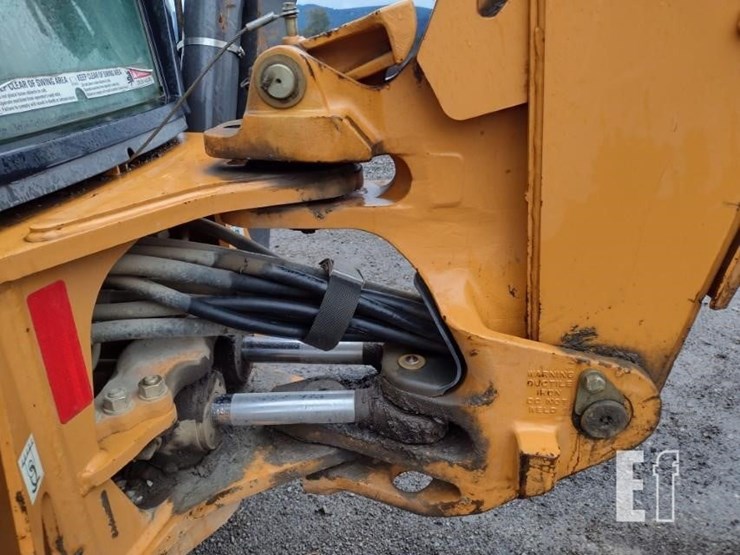 2019-case-580sn-image-34