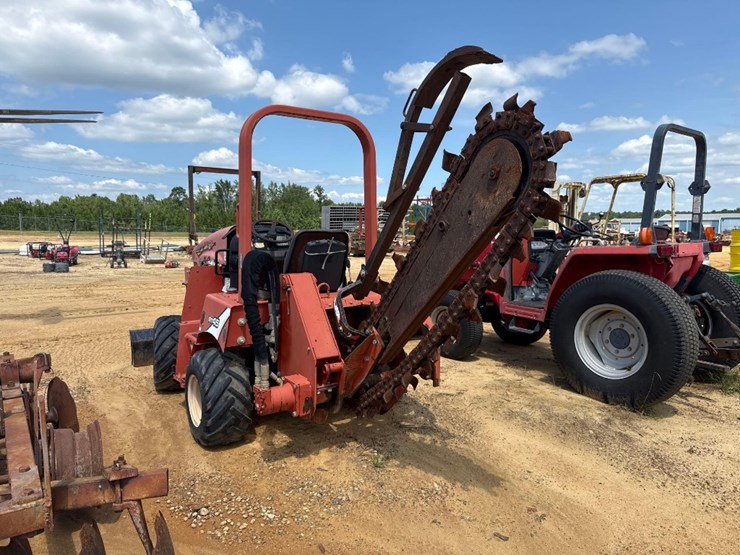 208---2015-ditch-witch-rt45-trencher-image-3