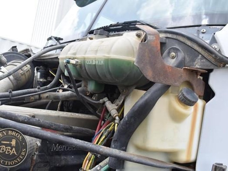 2002-freightliner-century-112-image-32