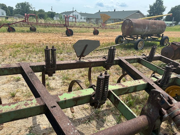 john-deere-100-image-29