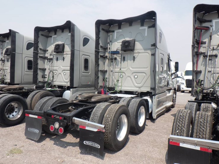 2024-freightliner-cascadia-126-image-4