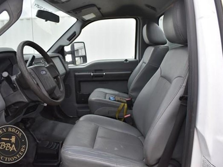 2013-ford-f550-image-27