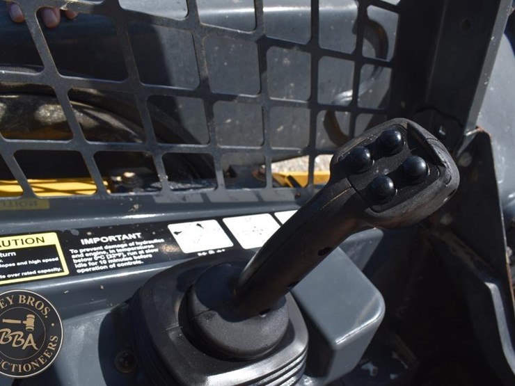2019-deere-325g-image-56