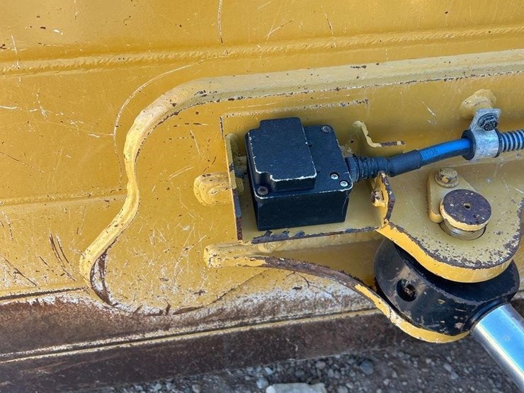 2018-caterpillar-d6n-xl-image-12