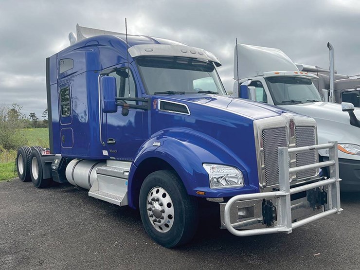 2022-kenworth-t880-image-1