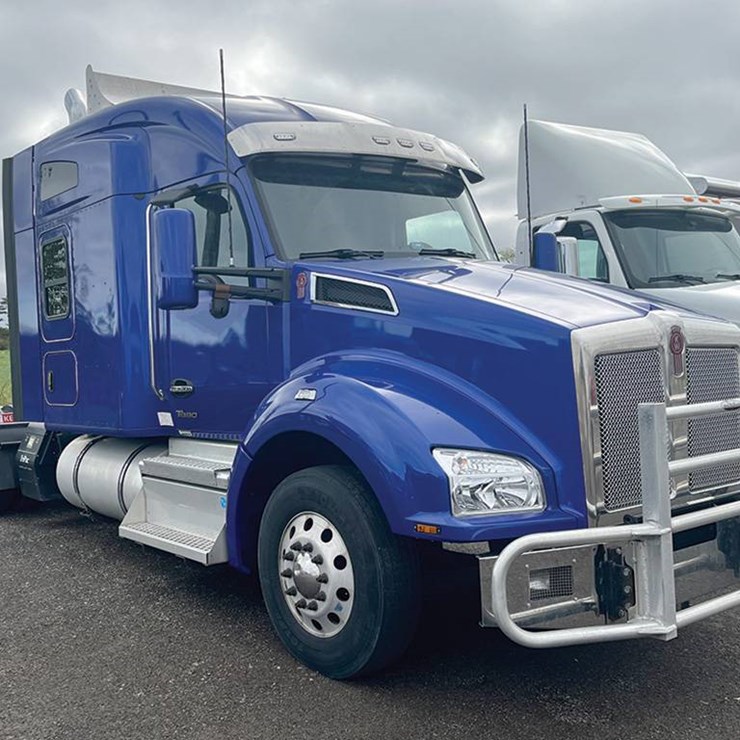 2022 KENWORTH T880