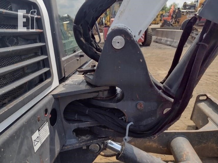 2013-bobcat-e63-image-24