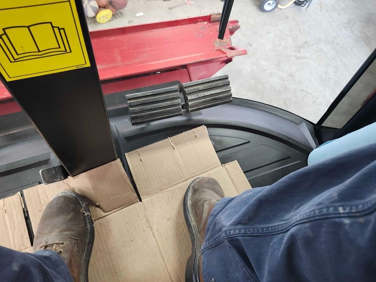 2009-case-ih-6088-image-27