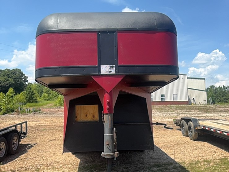 red-horse-trailer-image-2