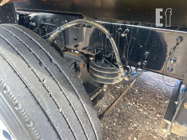 2021-mack-granite-64fr-image-11