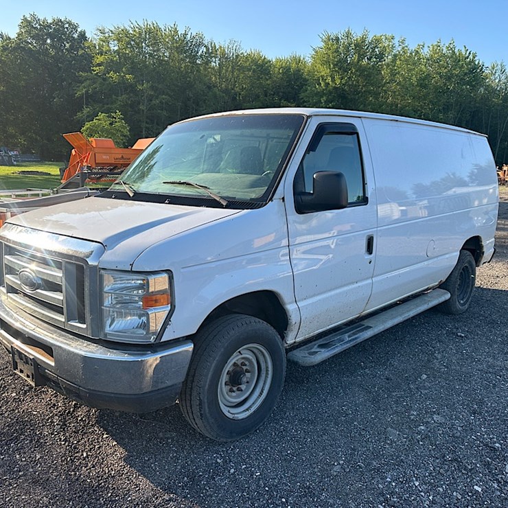 2013 FORD E250