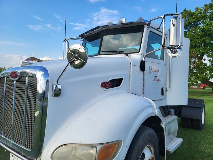 2008-peterbilt-384-image-10