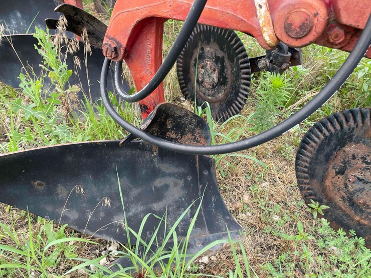 ih-720-6-bottom-plow-image-5