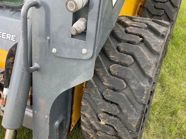 2019-deere-318g-image-13