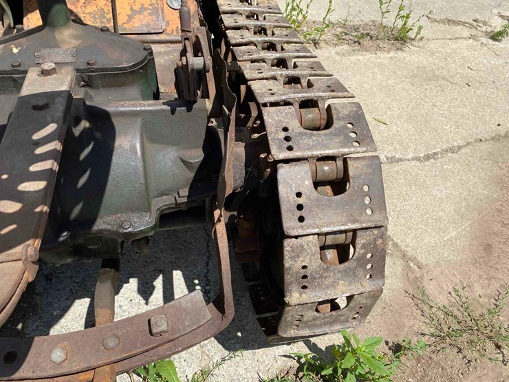 cletrac-crawler-tractor-image-17