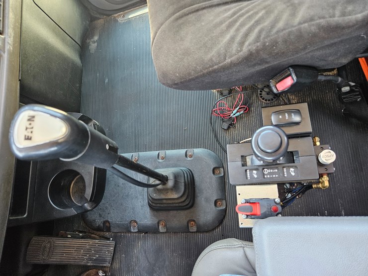 2012-peterbilt-382-image-86