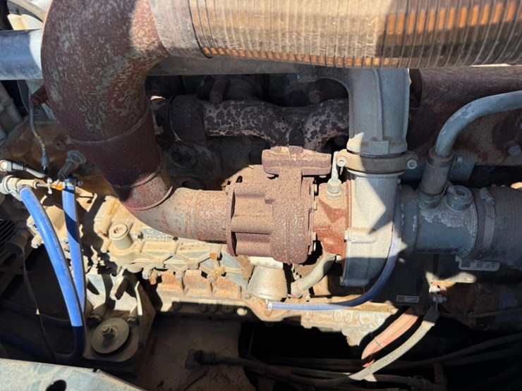 2011-liebherr-l586-image-13