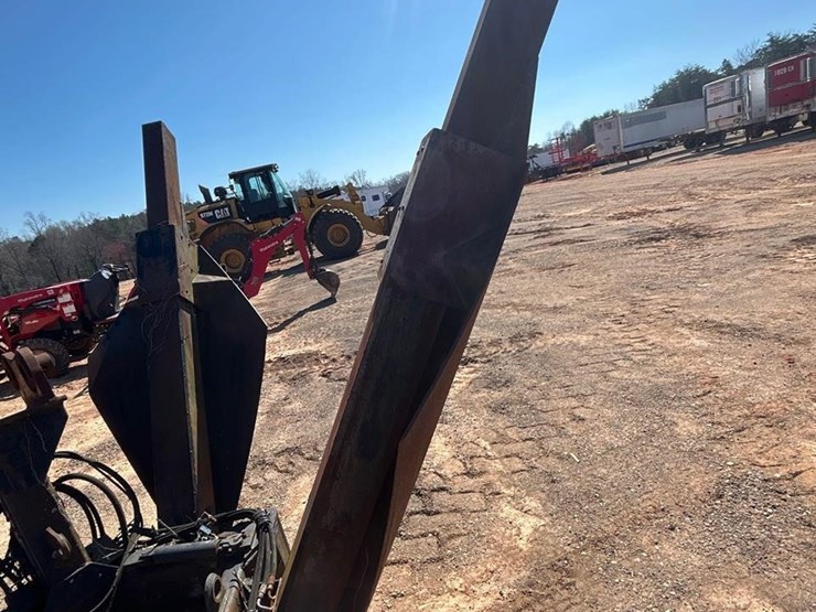 holt-excavator-tree-spade-attachment-image-7