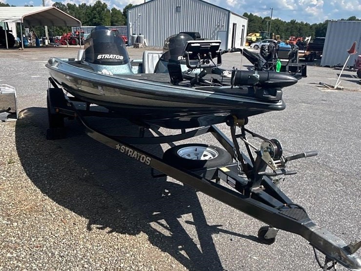2000-stratos-273-vindicator-17ft-bass-boat-w/ez-lo-image-2