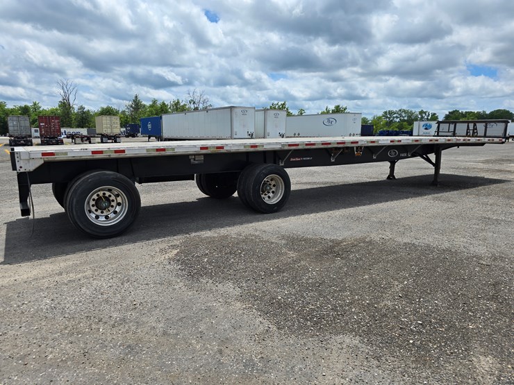 2015-great-dane-48'-x-102"-image-39