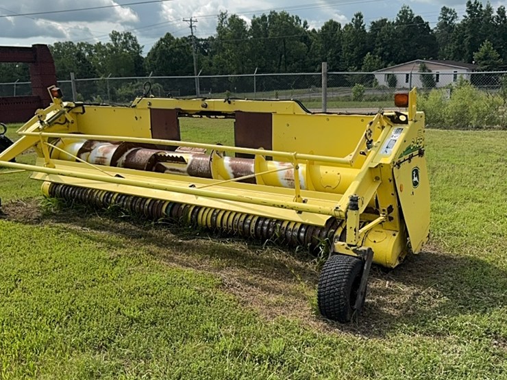 john-deere-windrow-forage-header-image-1