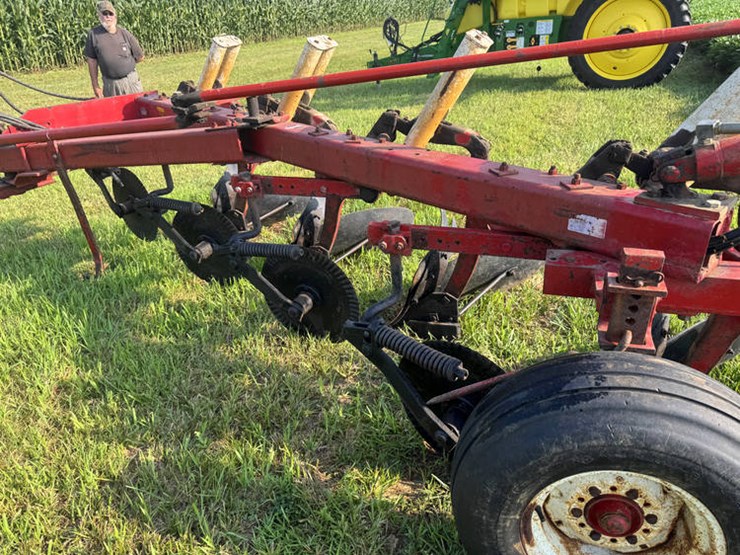#1425-•-ih-720-4x-auto-reset-plow-image-9