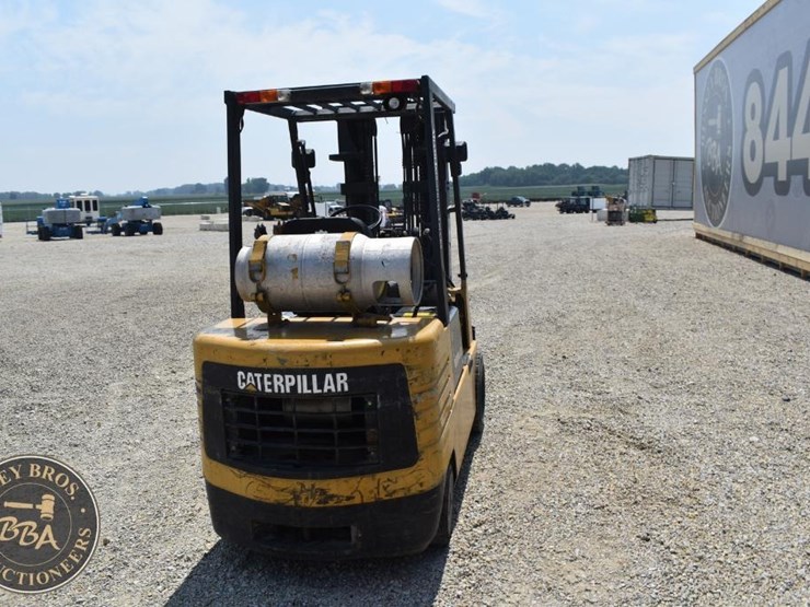 1996-caterpillar-gc30-image-10