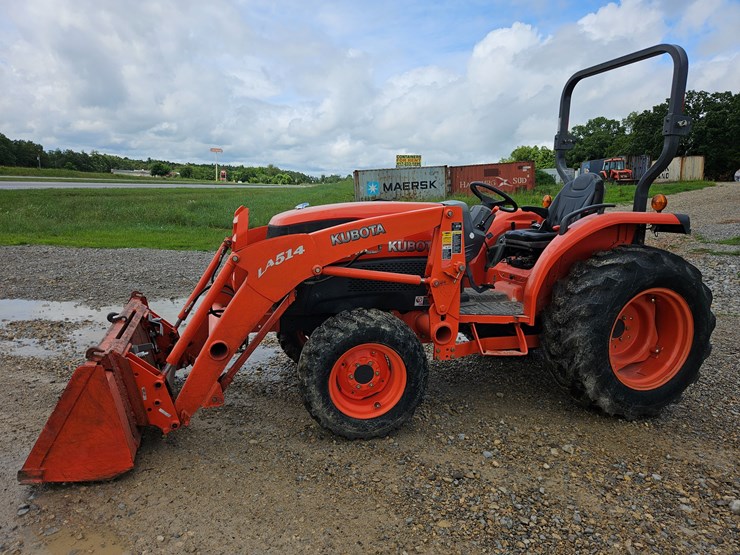 #20866-•-2008-kubota-l3240-tractor-image-3