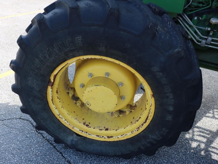john-deere-6105e-image-9