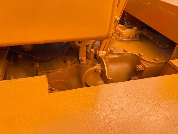 oliver-ag-6h-ag-crawler-image-18