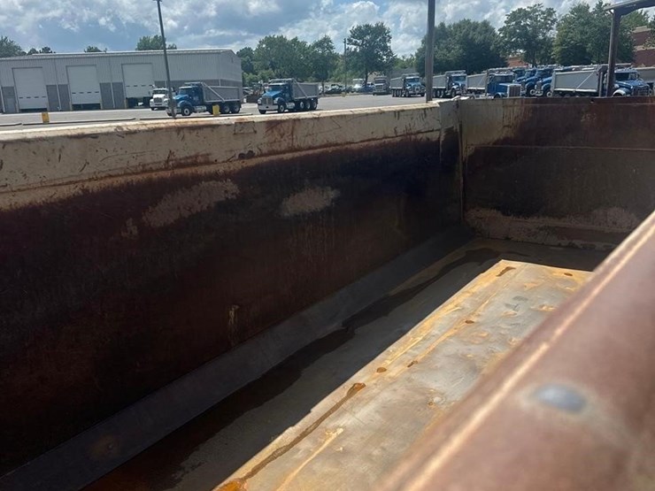 2021-mack-granite-64fr-image-21