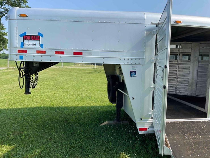 2006-8’x28’-c&c-aluminum-livestock-trailer-image-15