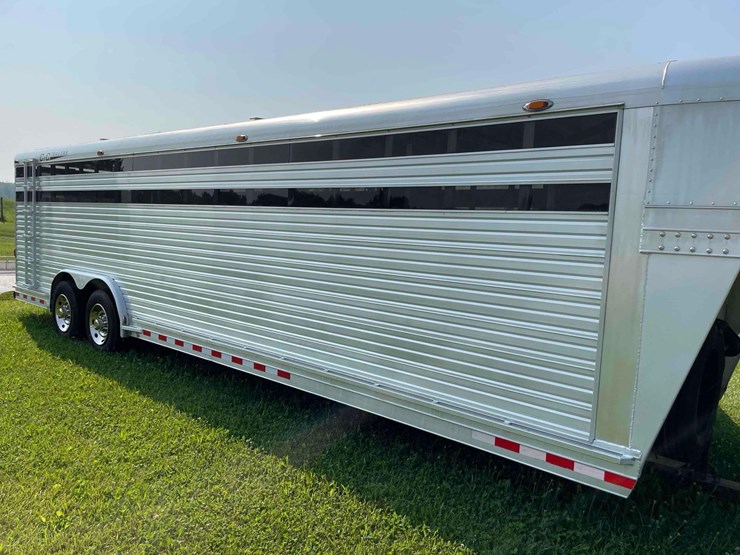 2006-8’x28’-c&c-aluminum-livestock-trailer-image-33