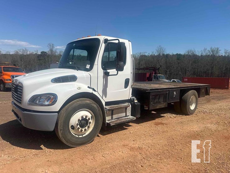 2013-freightliner-business-class-m2-106-image-1